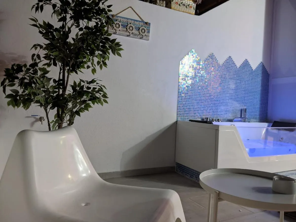 Jacuzzi Suite, Sueno De Pakito Адехе